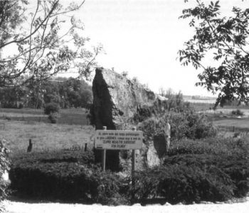 Le Zeupire de Gozée (Thuin, province de Hainaut), historiographie et interprétations d'un menhir probable.